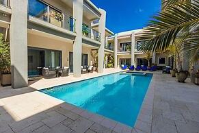 Waykiri Modern Condo 3 Bed 2 Bath Walk to Marriott