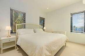 Waykiri Modern Condo 3 Bed 2 Bath Walk to Marriott