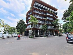 Moon West Lake Residence