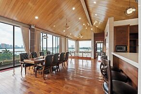 Moon West Lake Residence