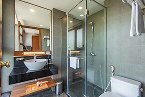 Moon West Lake Residence