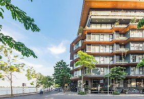 Moon West Lake Residence