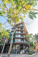 Moon West Lake Residence