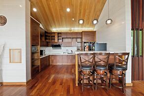 Moon West Lake Residence