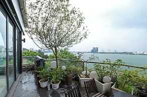 Moon West Lake Residence