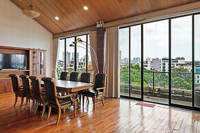 Moon West Lake Residence