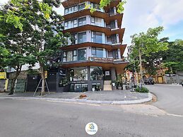 Moon West Lake Residence