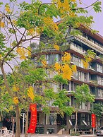 Moon West Lake Residence