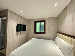 Moon West Lake Residence