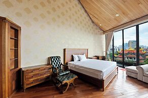 Moon West Lake Residence