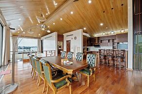 Moon West Lake Residence