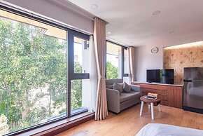 Moon West Lake Residence