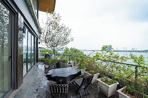 Moon West Lake Residence