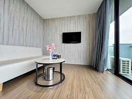 Moon West Lake Residence