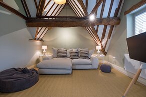 The Mill House Beautiful 4BD Family Home