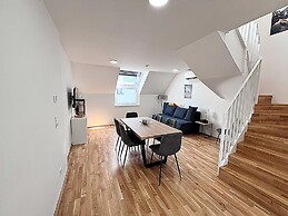 Apartments next to Public Transport GG13