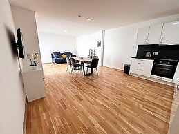 Apartments next to Public Transport GG13