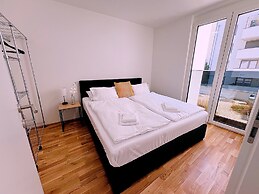 Apartments next to Public Transport GG13