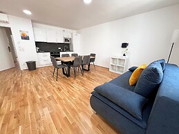 Apartments next to Public Transport GG13