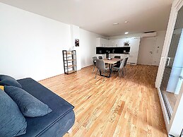 Apartments next to Public Transport GG13