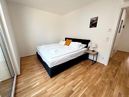 Apartments next to Public Transport GG13