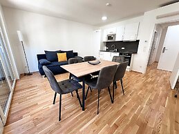 Apartments next to Public Transport GG13