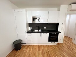 Apartments next to Public Transport GG13