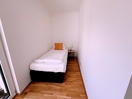 Apartments next to Public Transport GG13