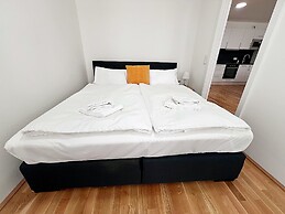 Apartments next to Public Transport GG13