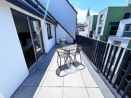 Apartments next to Public Transport GG13