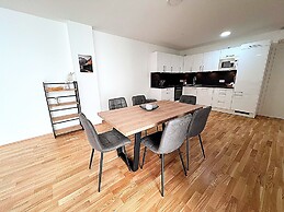 Apartments next to Public Transport GG13