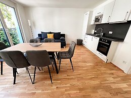 Apartments next to Public Transport GG13