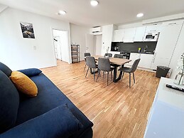 Apartments next to Public Transport GG13