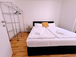 Apartments next to Public Transport GG13