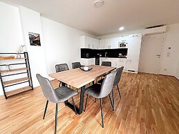 Apartments next to Public Transport GG13