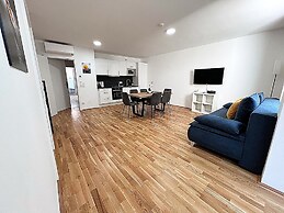 Apartments next to Public Transport GG13