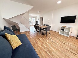 Apartments next to Public Transport GG13