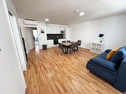 Apartments next to Public Transport GG13