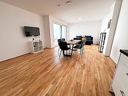 Apartments next to Public Transport GG13