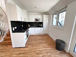 Apartments next to Public Transport GG13