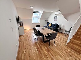 Apartments next to Public Transport GG13