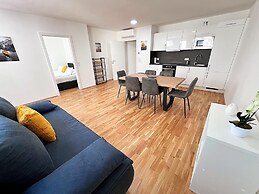 Apartments next to Public Transport GG13