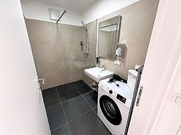 Apartments next to Public Transport GG13