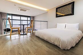 Roomine Pension