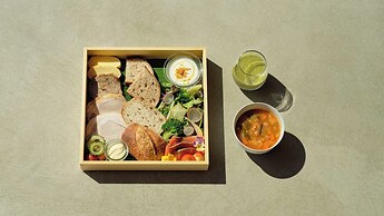 YAWN YARD Kouri Island