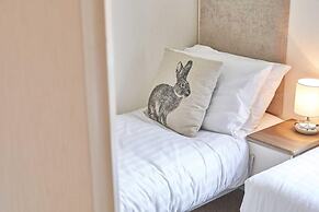 Host Stay Yolo Lodge