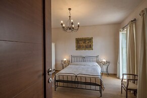 Casa Renato Apartments With Pool, Monforte D' Alba