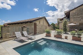 Casa Renato Apartments With Pool, Monforte D' Alba