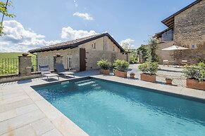 Casa Renato Apartments With Pool, Monforte D' Alba