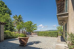 Casa Renato Apartments With Pool, Monforte D' Alba